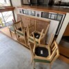 千代田区 産廃回収前の木製店舗什器と木製椅子