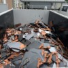 高崎市の屋根葺き替え工事で8立米コンテナに回収した瓦
