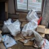 世田谷区の木造店舗新築工事で産廃回収前に集積された発泡スチロールやダンボールなどの建築廃材