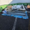 練馬区の受水タンク工事で出た木製パレットや金属部材、配管がまとめて置かれている様子